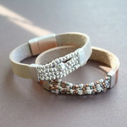 Kombinier Luxus Designer Quality Leder mit mit kleinen Perlen