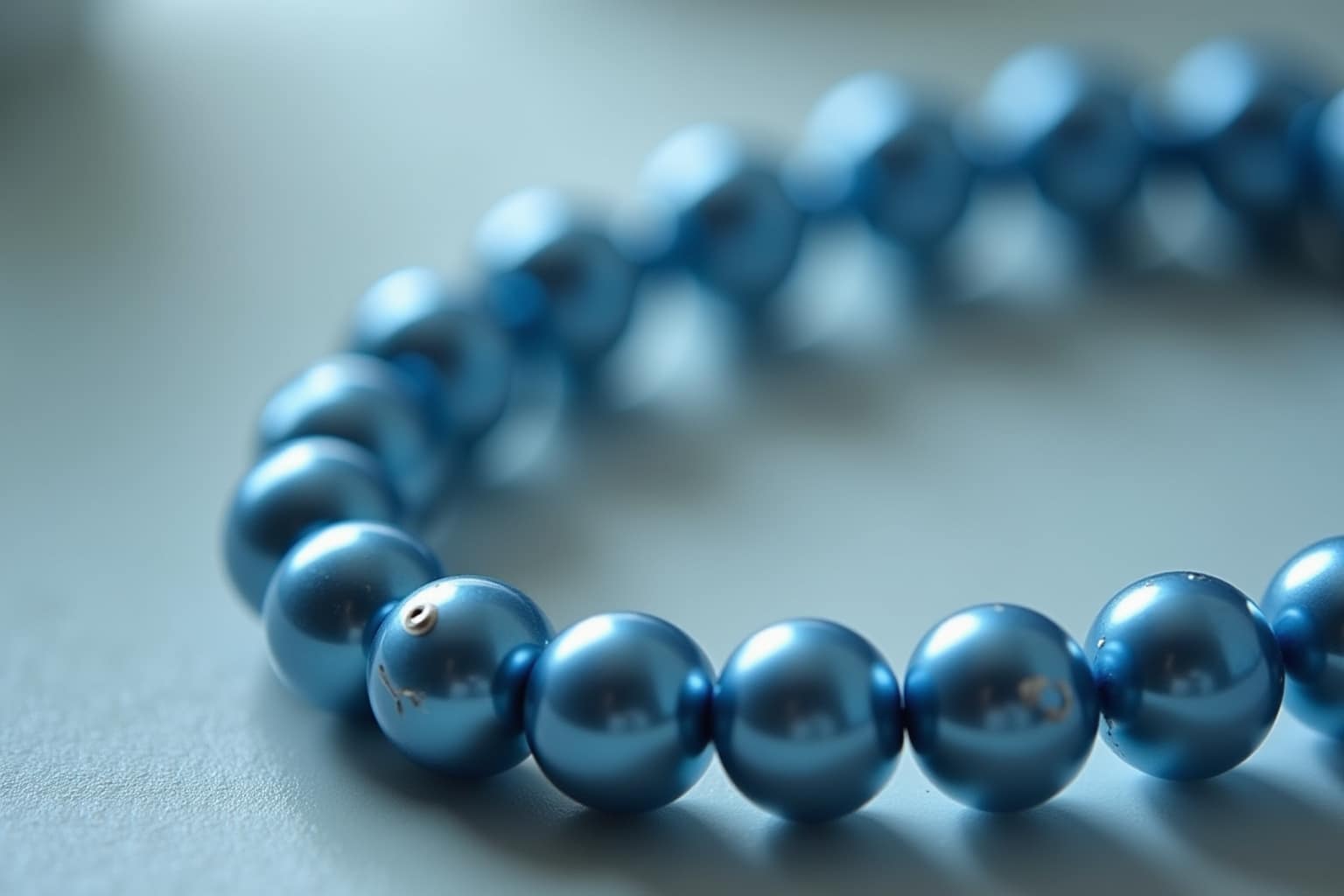 Edles Perlenarmband Blau: Dein Statement-Schmuck