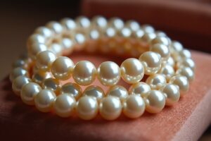 17 Perlenarmbänder: Zeitlose Eleganz